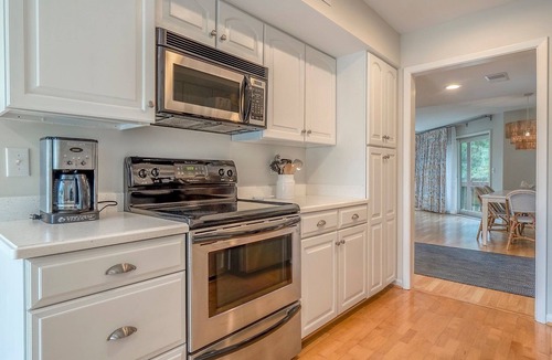 Spinnaker Beachhouses Villa | 3BR End Unit Spinnaker w/Beach Boardwalk Access Across Street! Amenity access included! NO pets