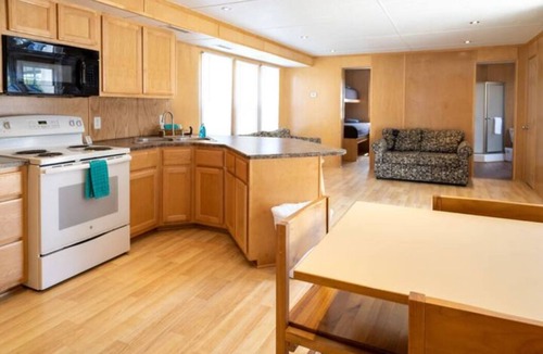 Cadiz Boat Rental | 3BR Floating Cabin 1: Bring the Family & the Dog!