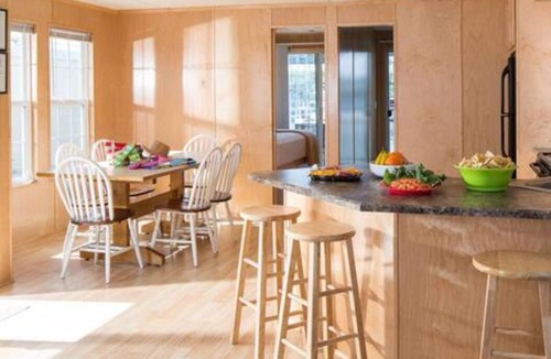 Cadiz Boat Rental | 3BR Floating Cabin 1: Bring the Family & the Dog!