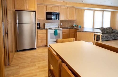 Cadiz Boat Rental | 3BR Floating Cabin 1: Bring the Family & the Dog!
