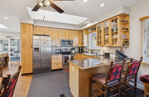 Gatlinburg Cottage | 3BR Home w/Zero Stairs. Dog Friendly. Walk 2 Town