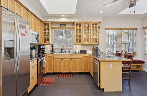 Gatlinburg Cottage | 3BR Home w/Zero Stairs. Dog Friendly. Walk 2 Town