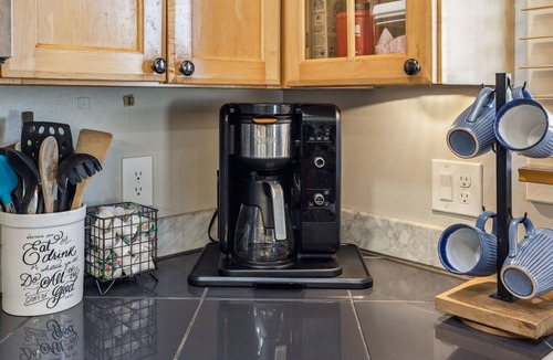 Gatlinburg Cottage | 3BR Home w/Zero Stairs. Dog Friendly. Walk 2 Town