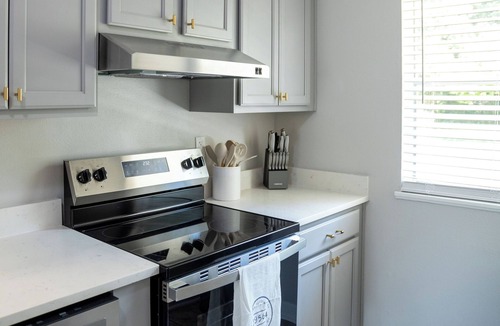 Ocean Springs House | 3BR includes GOLF CART! Close to the beach & downtown Ocean Springs! The Audrey