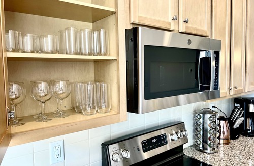 Charlotte House | 3BR Luxury Townhouse with Charlotte city view