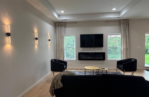 Clarksville House | 3BR Single-Level Home near Fort Campbell | Sleeps 10, Pet-Friendly