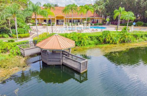 West Kissimmee House | 3BR Townhome Near Disney w Free Hot Tub