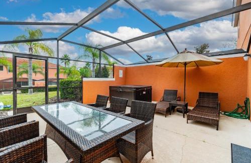 West Kissimmee House | 3BR Townhome Near Disney w Free Hot Tub