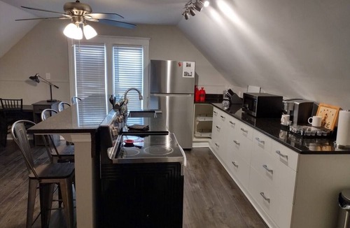 Plymouth House | ★3min To Kellogg Park 2BR★ Plymouth ★ Parking★W/D★