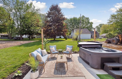 Plymouth House | 3mins DT/Hot tub + Fire Pit + BBQ/ Game Room/ 500Mbp/4 Bedroom/ Office