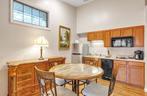 Nashville Condo | 3rd Floor Back Side Corner Penthouse Suite- 305 by Grand Wood Suites