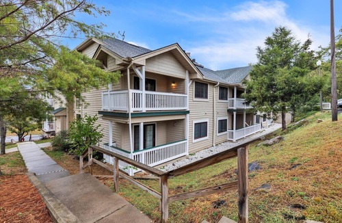 Nashville Condo | 3rd Floor Back Side Corner Penthouse Suite- 305 by Grand Wood Suites