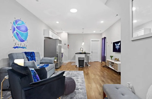 Third Ward House | 3rd ward beauty: 2 kitchens, 2 living rooms, Great space for large groups!