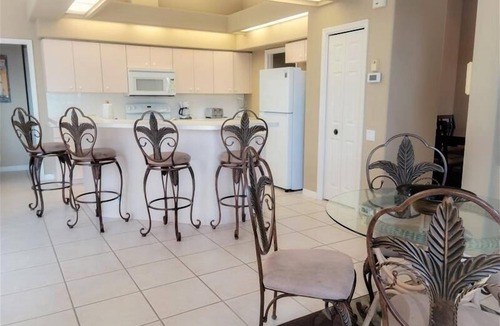 Saint Armands Key House | 4/3, Private Pool, Walk to St. Armands and Beach
