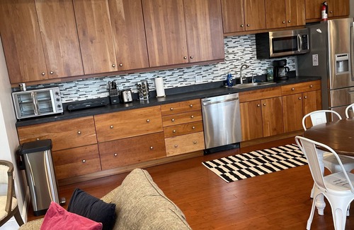 Lafayette Square Apartment | 4 Bd Apartment close to Downtown GREAT FOR LONG STAYS! Historic Neighborhood