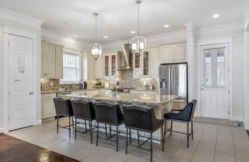 Edgehill House | 4 bdrm+3offices. Walk to the Gulch, Broadway,Rooftop Deck, Outdoor Grill