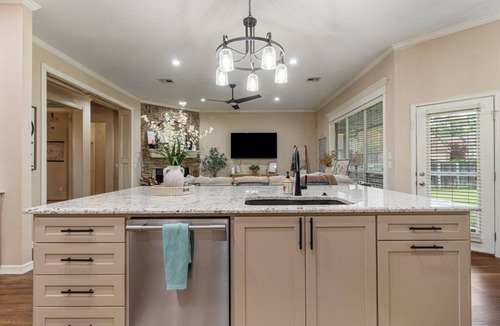 Bixby House | 4-Bedroom, Game Room, BBQ Grill, and Pool