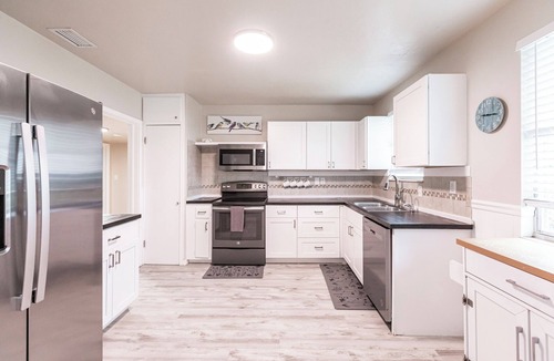 Osprey House | 4-bedroom heated pool house 5 minutes to the beach