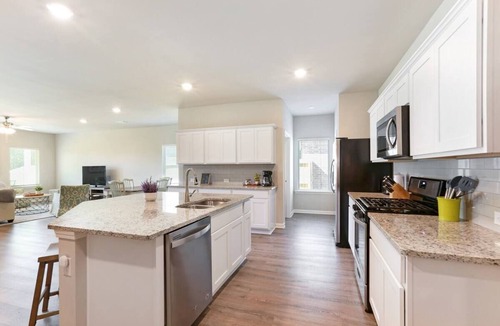 Shenandoah House | 4 bedroom home with neighborhood playground!