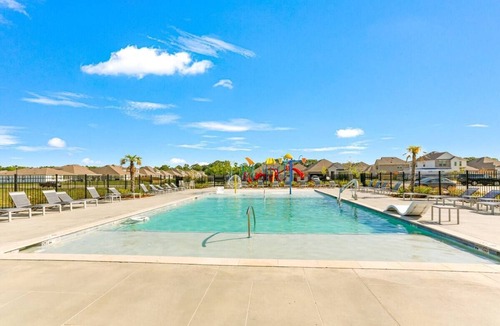Shenandoah House | 4 bedroom home with neighborhood playground!