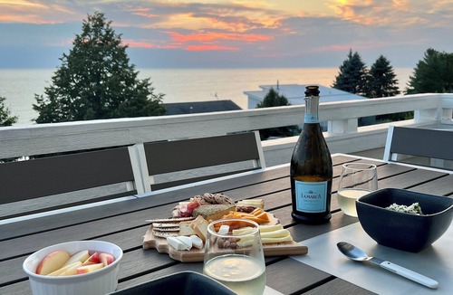 Montague Cottage | 4-bedroom Lake Michigan beach cottage in Montague with WiFi, AC