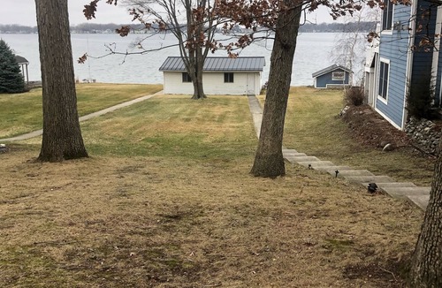 Fremont Cottage | 4-bedroom Lakefront Retro Cottage on Lake George in Fremont, IN