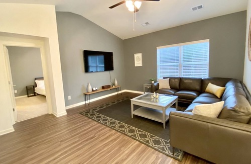 Fultondale House | 4-Bedroom Single Level House with 2 Car Garage
