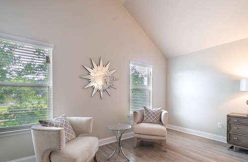 Morrow House | 4 Bedrooms *2King Lake-View Home w/Deck
