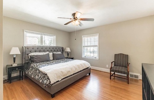 Beverly Woods House | 4 BR Ranch in Prime Southpark Backyard and Porch