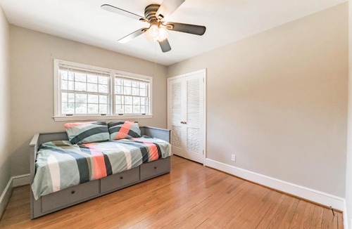 Beverly Woods House | 4 BR Ranch in Prime Southpark Backyard and Porch