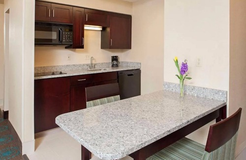 South Bend Hotel | 4 Budget-Friendly Suites for Family Stay w/Kitchen
