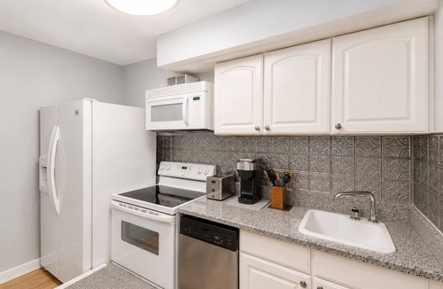 Peachtree Center Condo | 4-L – World Cup Downtown Atlanta Retreat – King Bed & Walkable Attractions