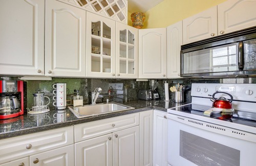 Highland Garden House | 4 Mi to Beach: Hollywood Home w/Patios!