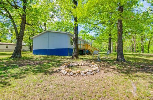 Lebanon House | 4 Mi to Bennett Spring SP: Dog-Friendly Home!