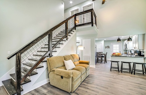 Cadiz Cottage | 4 Mi to Lake Barkley: Pet-Friendly Home w/Hot Tub