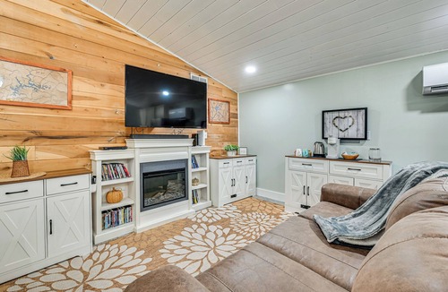 Brownsville Cottage | 4 Mi to Mammoth Cave: Hand-built Cabin on 70 Acres