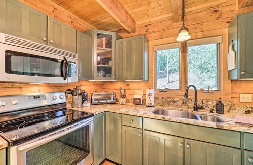 Banner Elk Cabin | 4 Mi to Sugar Mtn: 'Rocky Creek Cabin' w/Hot Tub
