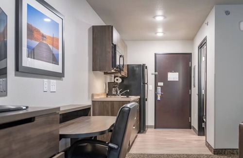 Mitchell Hotel | 4 Spacious Studios for Families and Pet Owners – with Fully Equipped Kitchen!
