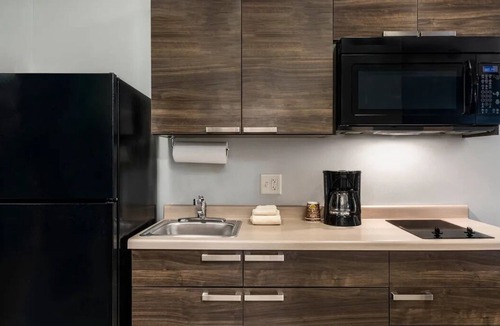 Deep Creek Hotel | 4 Units w/Kitchen & Free Parking | 7 Mi to Punta Gorda Airport (PGD)