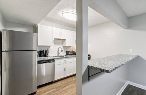 Cumberland Apartment | 400 Winchester 601 l 2 Bed 2 Bath Newly Furnished
