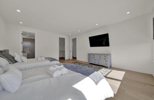 Charlotte House | 406 Katonah Amazing Location Rooftop patio views and a gym