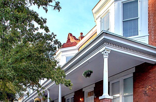 Dixon Park House | 416A Waldburg st · Newly Renovated 1920's Historic District Apt