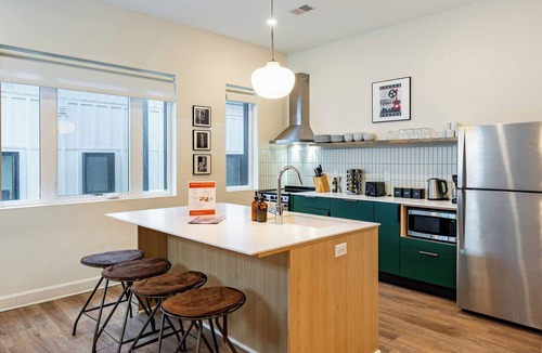 Buena Vista Apartment | 4BDR Suite w/Private Rooftop | Mins from Broadway