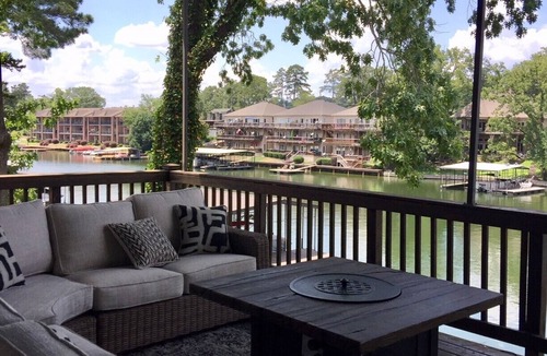 Lakeland House | 4BR/2BA And 2 Living Areas. Large Deck. Double Dock Sleeps 10