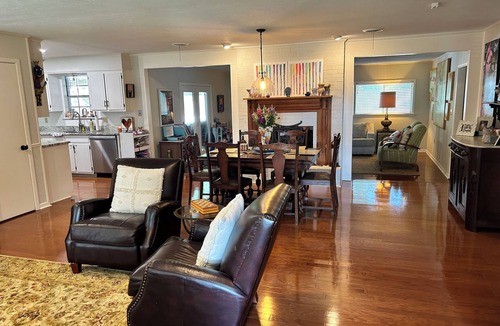 Oxford House | 4BR/3BA home, close to square, <2m from stadium