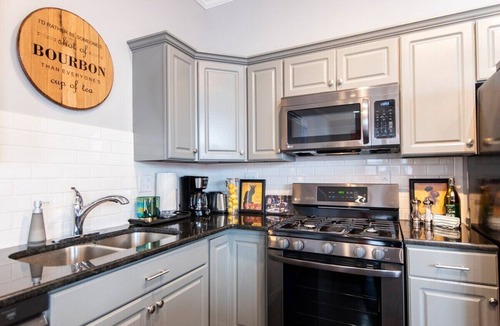 Highlands House | 4BR Great One's Getaway; Outdoor Tub & Fire Pit