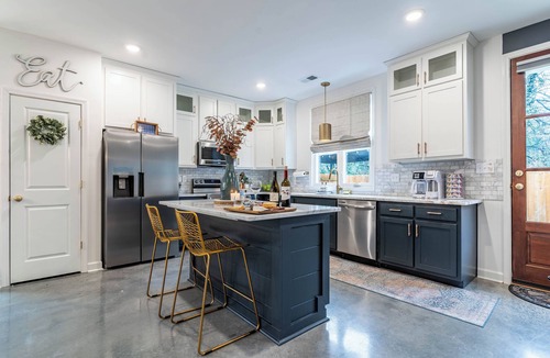 Joffre House | 4BR + Hot Tub + Game Room with Arcade & Air Hockey + New Luxury
