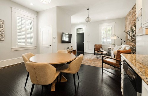 Pendleton House | 4BR House | City Views | Balconies | Walk to OTR