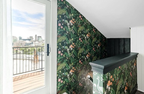 Pendleton House | 4BR House | City Views | Balconies | Walk to OTR