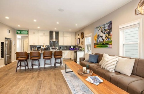 Lower East Side House | 4BR Open Layout + Steps to Brady St + Sleeps 16